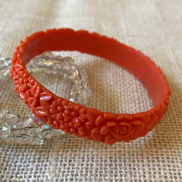 VTG carved celluloid coral color floral bangle - Picture 7 of 8